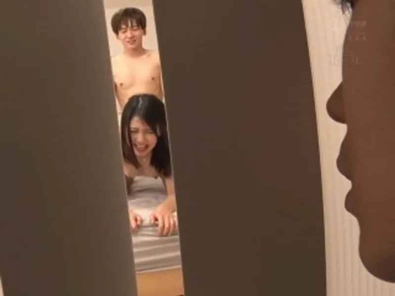 Thanh niên đang vụng trộm với chị nhà sát bên thì anh gã chồng về...