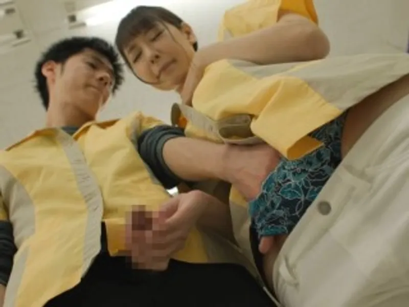 điên cuồng phang nữ đồng nghiệp dâm dục trong siêu thị mini