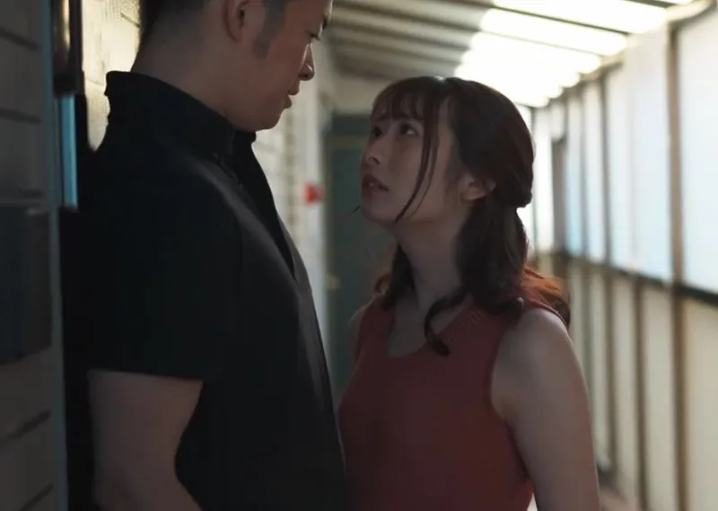 Vợ mang thai, tôi bị hấp dẫn bởi người vợ gần nhà thường ở nhà một mình