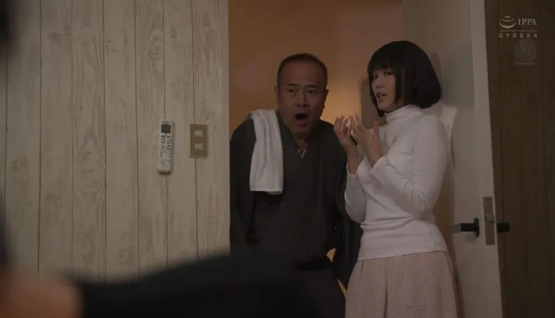 Bố ông chồng gài bẫy người tình của con trai để tống tình mỗi ngày