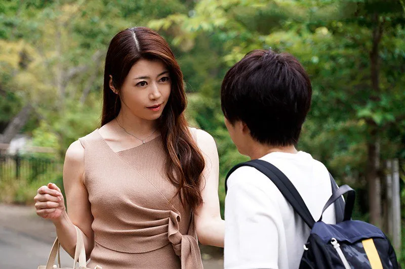 Làm tình mẹ của bạn thân trong chuyến về quê 3 ngày